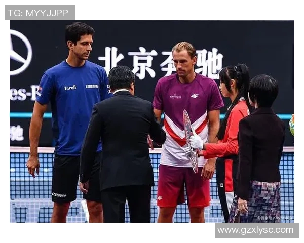 武汉足球队在大师赛中的默契配合与战术分析展现出团队实力与潜力